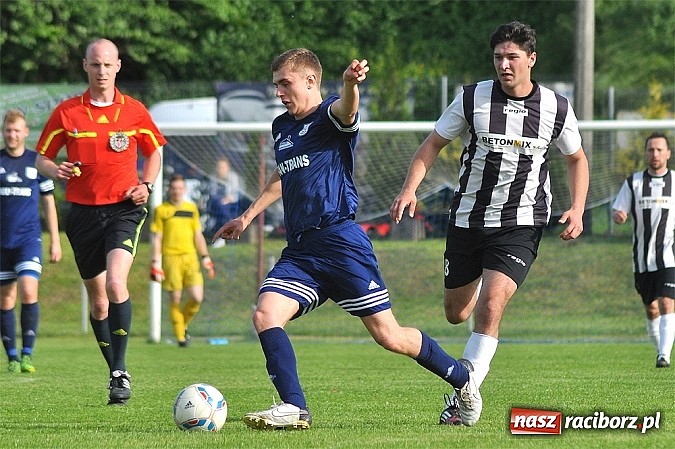 Zdjęcie w galerii na portalu naszraciborz.pl: Gole w końcówce dały zwycięstwo Nędzy wiadomości z regionu