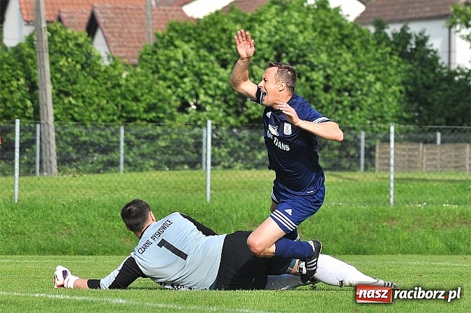 Zdjęcie w galerii na portalu naszraciborz.pl: Gole w końcówce dały zwycięstwo Nędzy wiadomości z regionu