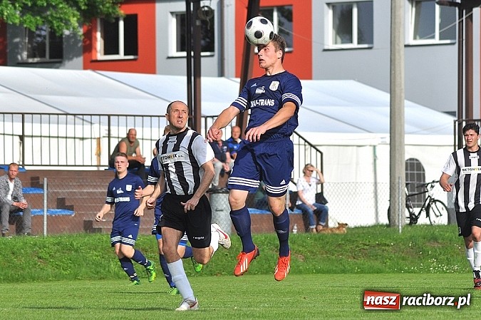 Zdjęcie w galerii na portalu naszraciborz.pl: Gole w końcówce dały zwycięstwo Nędzy wiadomości z regionu