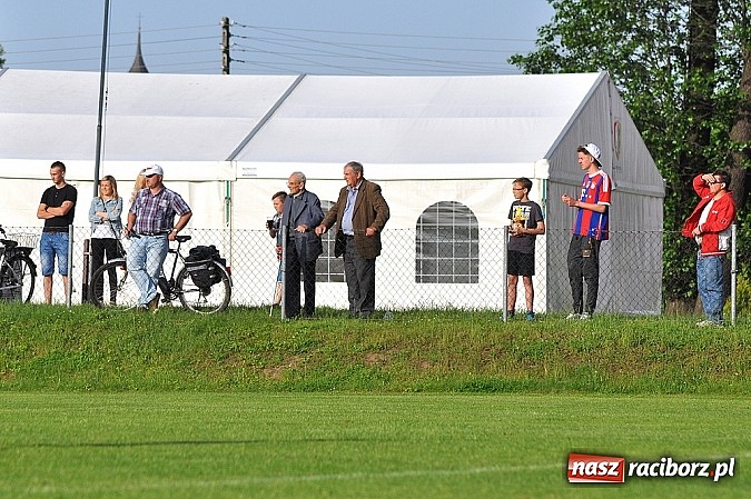 Zdjęcie w galerii na portalu naszraciborz.pl: Gole w końcówce dały zwycięstwo Nędzy wiadomości z regionu