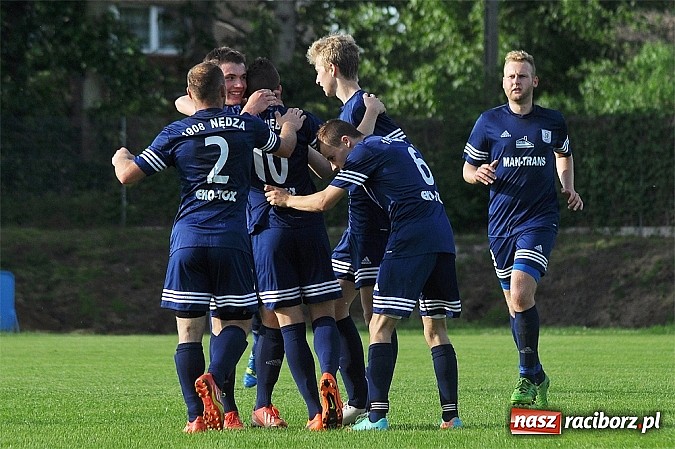 Zdjęcie w galerii na portalu naszraciborz.pl: Gole w końcówce dały zwycięstwo Nędzy wiadomości z regionu