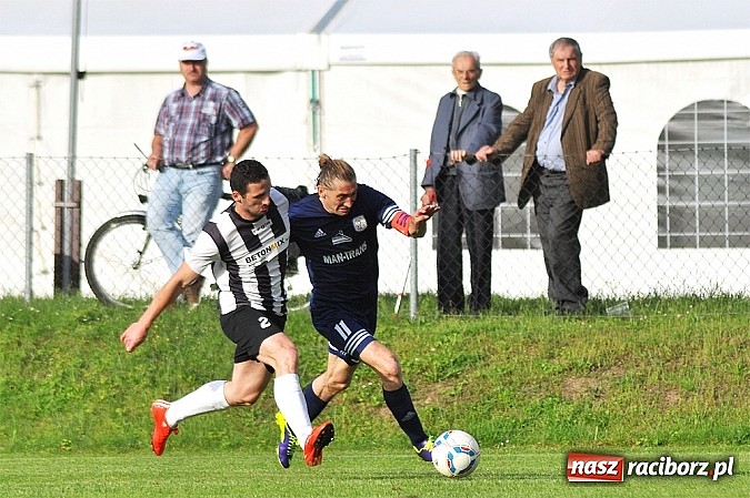 Zdjęcie w galerii na portalu naszraciborz.pl: Gole w końcówce dały zwycięstwo Nędzy wiadomości z regionu