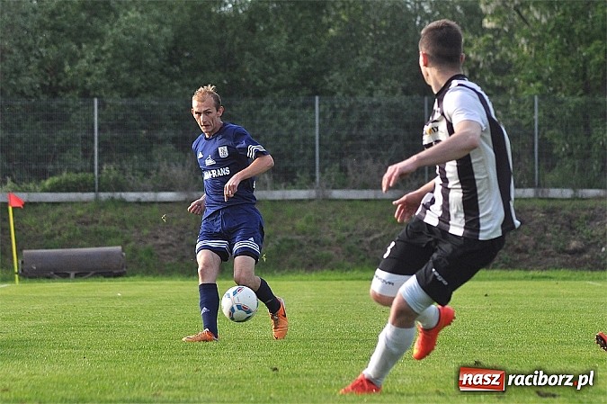 Zdjęcie w galerii na portalu naszraciborz.pl: Gole w końcówce dały zwycięstwo Nędzy wiadomości z regionu