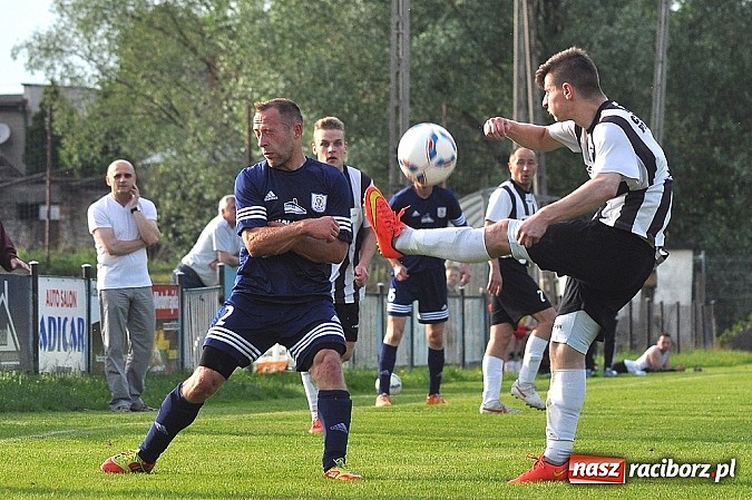 Zdjęcie w galerii na portalu naszraciborz.pl: Gole w końcówce dały zwycięstwo Nędzy wiadomości z regionu