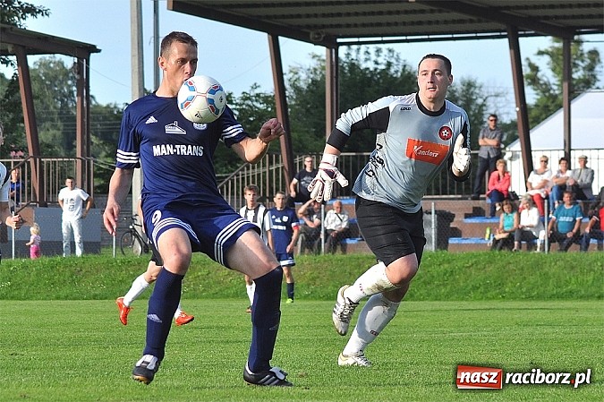 Zdjęcie w galerii na portalu naszraciborz.pl: Gole w końcówce dały zwycięstwo Nędzy wiadomości z regionu