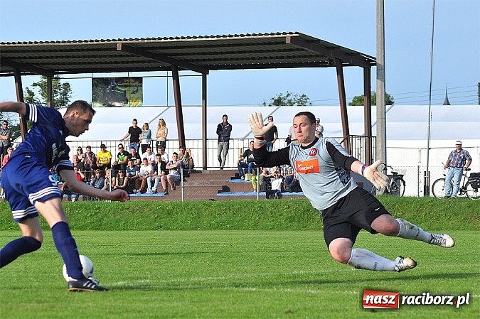 Zdjęcie w galerii na portalu naszraciborz.pl: Gole w końcówce dały zwycięstwo Nędzy wiadomości z regionu