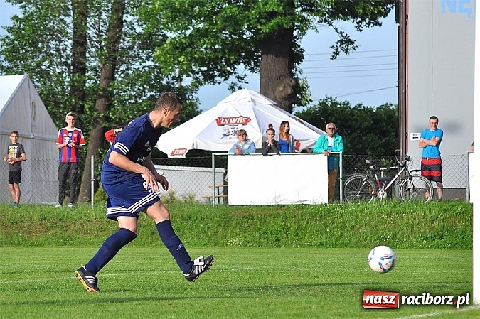 Zdjęcie w galerii na portalu naszraciborz.pl: Gole w końcówce dały zwycięstwo Nędzy wiadomości z regionu