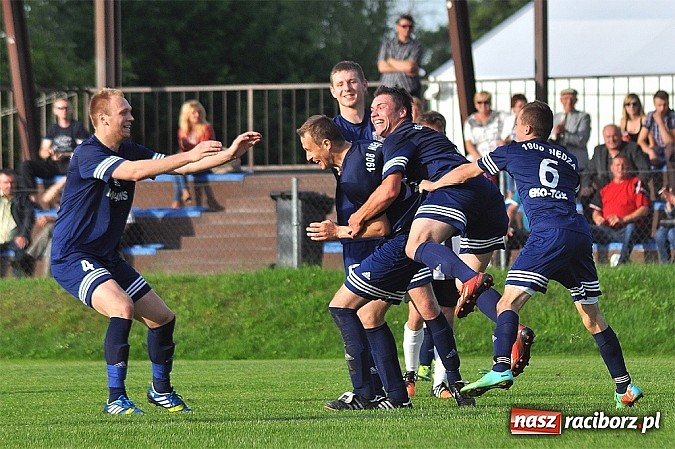 Zdjęcie w galerii na portalu naszraciborz.pl: Gole w końcówce dały zwycięstwo Nędzy wiadomości z regionu