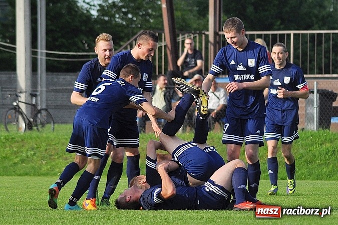 Zdjęcie w galerii na portalu naszraciborz.pl: Gole w końcówce dały zwycięstwo Nędzy wiadomości z regionu
