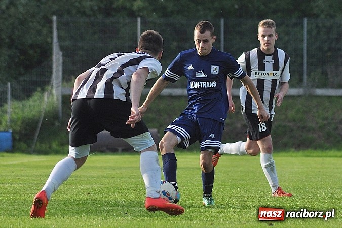 Zdjęcie w galerii na portalu naszraciborz.pl: Gole w końcówce dały zwycięstwo Nędzy wiadomości z regionu