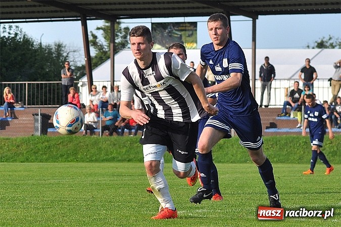 Zdjęcie w galerii na portalu naszraciborz.pl: Gole w końcówce dały zwycięstwo Nędzy wiadomości z regionu