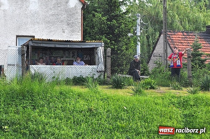 Zdjęcie w galerii na portalu naszraciborz.pl: Gole w końcówce dały zwycięstwo Nędzy wiadomości z regionu