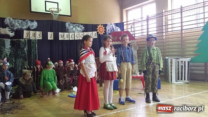 Zdjęcie w galerii na portalu naszraciborz.pl: Jaś i Małgosia, czyli teatr w SP3 wiadomości z regionu