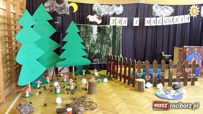 Zdjęcie w galerii na portalu naszraciborz.pl: Jaś i Małgosia, czyli teatr w SP3 wiadomości z regionu