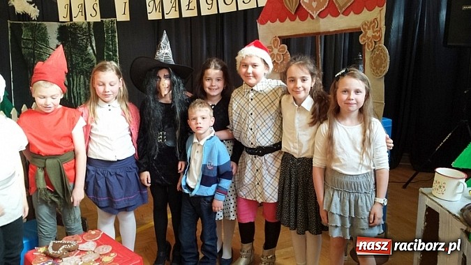 Zdjęcie w galerii na portalu naszraciborz.pl: Jaś i Małgosia, czyli teatr w SP3 wiadomości z regionu