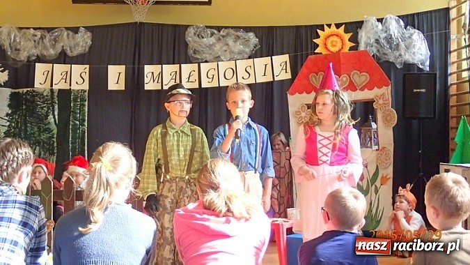 Zdjęcie w galerii na portalu naszraciborz.pl: Jaś i Małgosia, czyli teatr w SP3 wiadomości z regionu