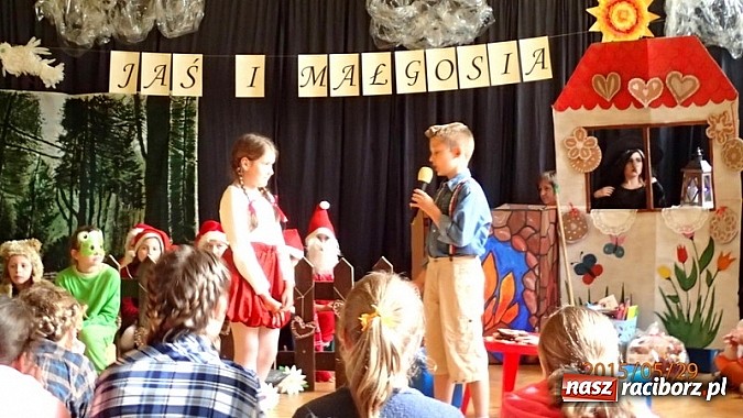 Zdjęcie w galerii na portalu naszraciborz.pl: Jaś i Małgosia, czyli teatr w SP3 wiadomości z regionu