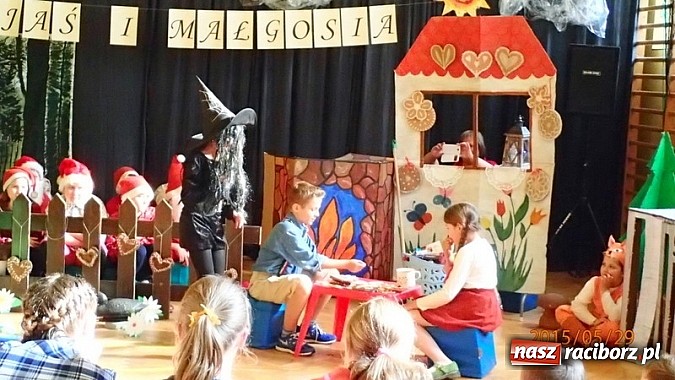 Zdjęcie w galerii na portalu naszraciborz.pl: Jaś i Małgosia, czyli teatr w SP3 wiadomości z regionu