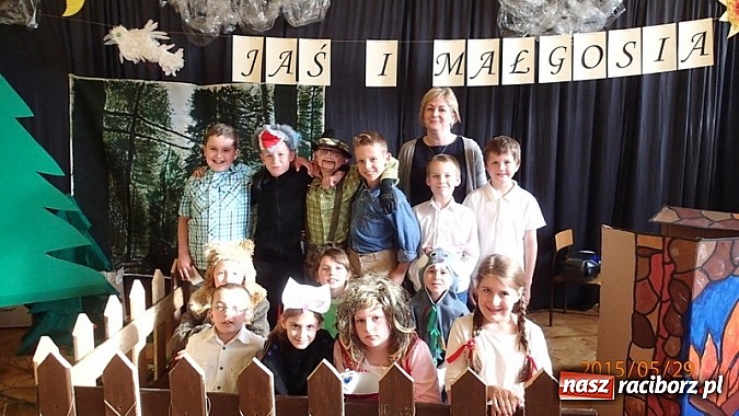 Zdjęcie w galerii na portalu naszraciborz.pl: Jaś i Małgosia, czyli teatr w SP3 wiadomości z regionu