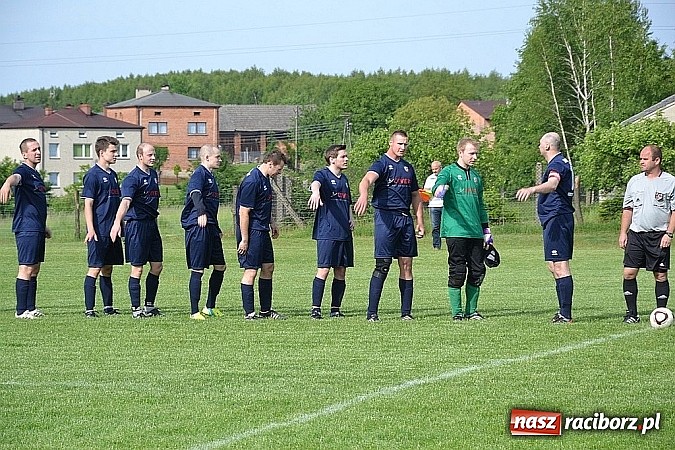 Zdjęcie w galerii na portalu naszraciborz.pl: Grad bramek, wielkie emocje, korona i awans dla Jankowic!  wiadomości z regionu