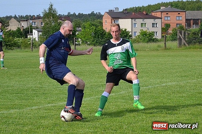 Zdjęcie w galerii na portalu naszraciborz.pl: Grad bramek, wielkie emocje, korona i awans dla Jankowic!  wiadomości z regionu
