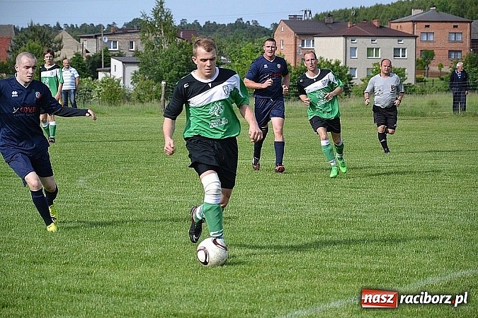 Zdjęcie w galerii na portalu naszraciborz.pl: Grad bramek, wielkie emocje, korona i awans dla Jankowic!  wiadomości z regionu