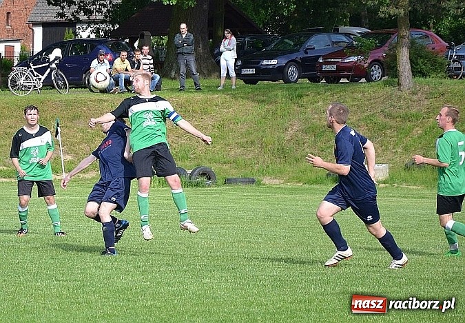 Zdjęcie w galerii na portalu naszraciborz.pl: Grad bramek, wielkie emocje, korona i awans dla Jankowic!  wiadomości z regionu