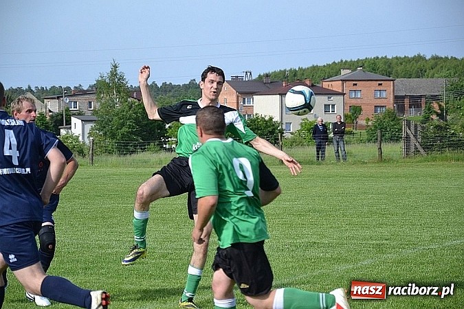 Zdjęcie w galerii na portalu naszraciborz.pl: Grad bramek, wielkie emocje, korona i awans dla Jankowic!  wiadomości z regionu
