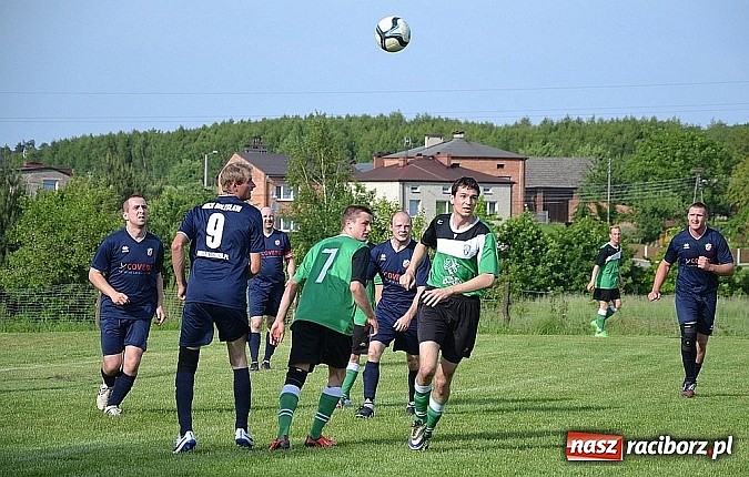 Zdjęcie w galerii na portalu naszraciborz.pl: Grad bramek, wielkie emocje, korona i awans dla Jankowic!  wiadomości z regionu