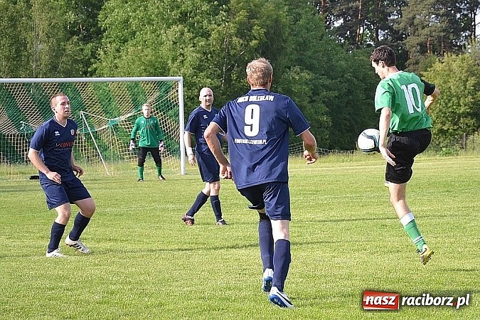 Zdjęcie w galerii na portalu naszraciborz.pl: Grad bramek, wielkie emocje, korona i awans dla Jankowic!  wiadomości z regionu