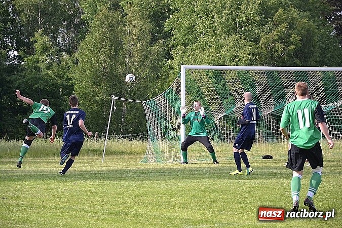 Zdjęcie w galerii na portalu naszraciborz.pl: Grad bramek, wielkie emocje, korona i awans dla Jankowic!  wiadomości z regionu