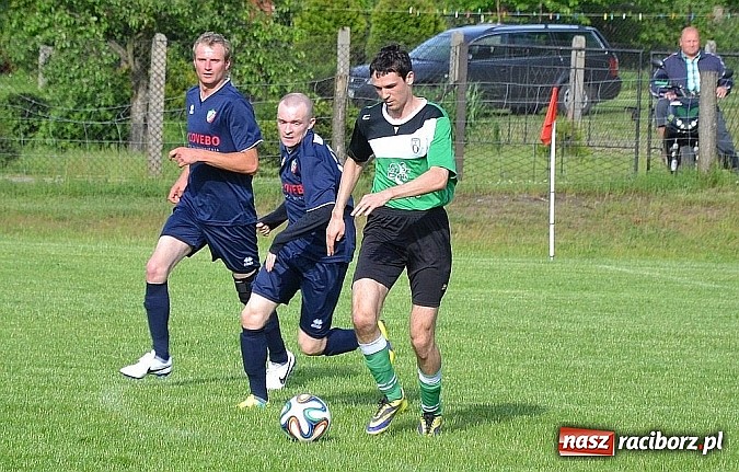 Zdjęcie w galerii na portalu naszraciborz.pl: Grad bramek, wielkie emocje, korona i awans dla Jankowic!  wiadomości z regionu