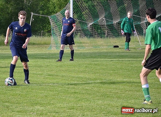 Zdjęcie w galerii na portalu naszraciborz.pl: Grad bramek, wielkie emocje, korona i awans dla Jankowic!  wiadomości z regionu