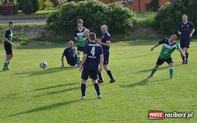 Zdjęcie w galerii na portalu naszraciborz.pl: Grad bramek, wielkie emocje, korona i awans dla Jankowic!  wiadomości z regionu