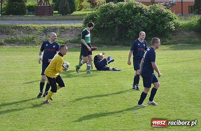 Zdjęcie w galerii na portalu naszraciborz.pl: Grad bramek, wielkie emocje, korona i awans dla Jankowic!  wiadomości z regionu