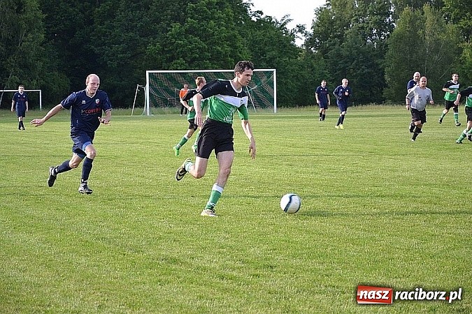 Zdjęcie w galerii na portalu naszraciborz.pl: Grad bramek, wielkie emocje, korona i awans dla Jankowic!  wiadomości z regionu