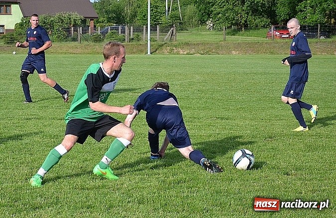 Zdjęcie w galerii na portalu naszraciborz.pl: Grad bramek, wielkie emocje, korona i awans dla Jankowic!  wiadomości z regionu
