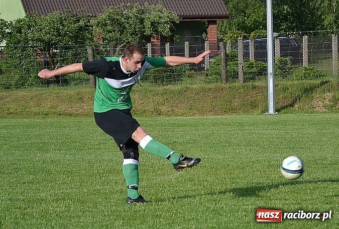 Zdjęcie w galerii na portalu naszraciborz.pl: Grad bramek, wielkie emocje, korona i awans dla Jankowic!  wiadomości z regionu