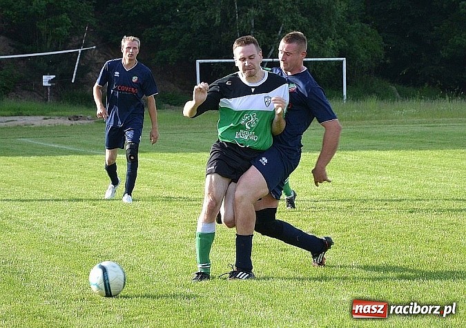 Zdjęcie w galerii na portalu naszraciborz.pl: Grad bramek, wielkie emocje, korona i awans dla Jankowic!  wiadomości z regionu