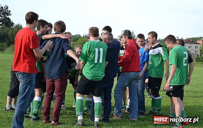 Zdjęcie w galerii na portalu naszraciborz.pl: Grad bramek, wielkie emocje, korona i awans dla Jankowic!  wiadomości z regionu