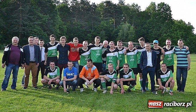 Zdjęcie w galerii na portalu naszraciborz.pl: Grad bramek, wielkie emocje, korona i awans dla Jankowic!  wiadomości z regionu