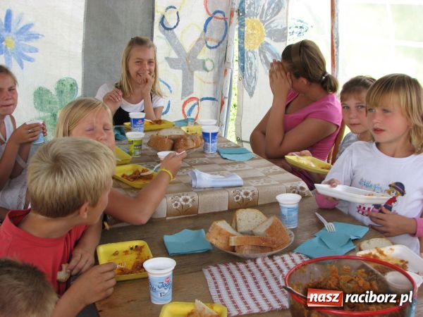 Zdjęcie w galerii na portalu naszraciborz.pl: Dzieci świętowały z motocyklistami wiadomości z regionu