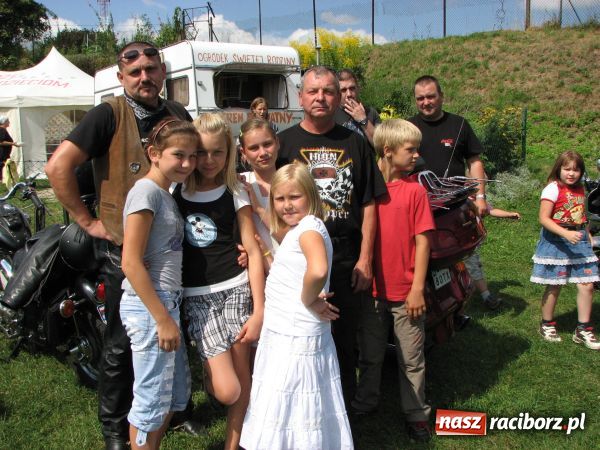 Zdjęcie w galerii na portalu naszraciborz.pl: Dzieci świętowały z motocyklistami wiadomości z regionu