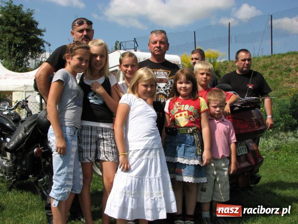 Zdjęcie w galerii na portalu naszraciborz.pl: Dzieci świętowały z motocyklistami wiadomości z regionu