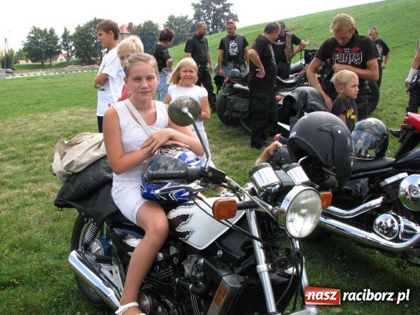 Zdjęcie w galerii na portalu naszraciborz.pl: Dzieci świętowały z motocyklistami wiadomości z regionu