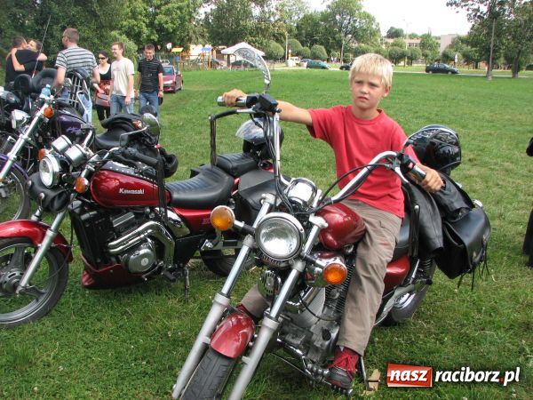 Zdjęcie w galerii na portalu naszraciborz.pl: Dzieci świętowały z motocyklistami wiadomości z regionu