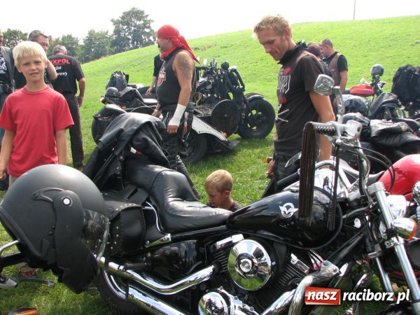 Zdjęcie w galerii na portalu naszraciborz.pl: Dzieci świętowały z motocyklistami wiadomości z regionu