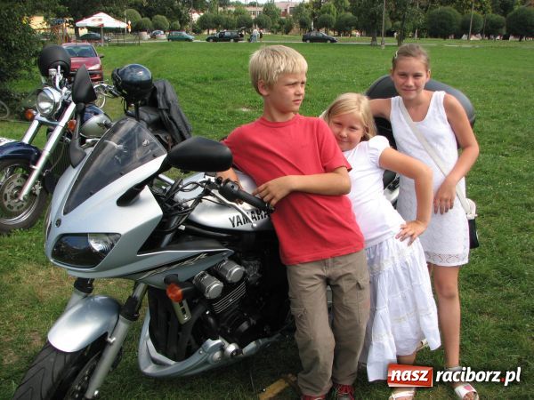 Zdjęcie w galerii na portalu naszraciborz.pl: Dzieci świętowały z motocyklistami wiadomości z regionu
