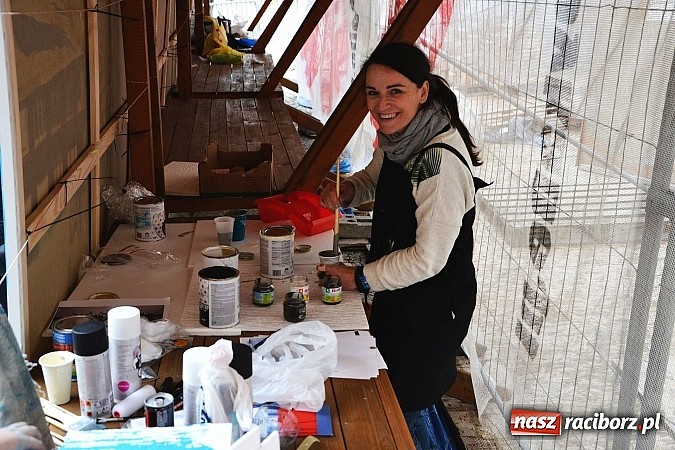 Zdjęcie w galerii na portalu naszraciborz.pl: Instytut Studi&oacute;w Edukacyjnych i Sztuki PWSZ w Raciborzu zorganizował na zamku projekt malarski - zobacz efekty wiadomości z regionu