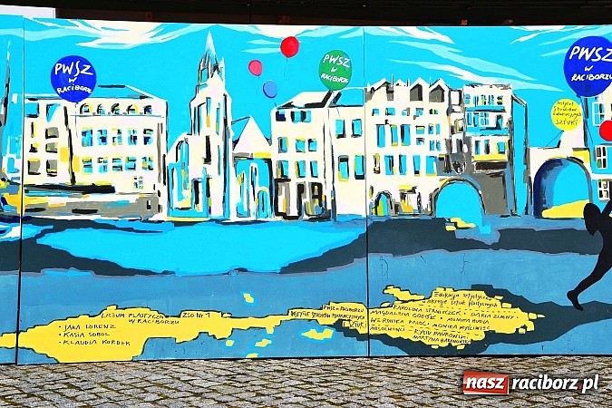 Zdjęcie w galerii na portalu naszraciborz.pl: Instytut Studi&oacute;w Edukacyjnych i Sztuki PWSZ w Raciborzu zorganizował na zamku projekt malarski - zobacz efekty wiadomości z regionu